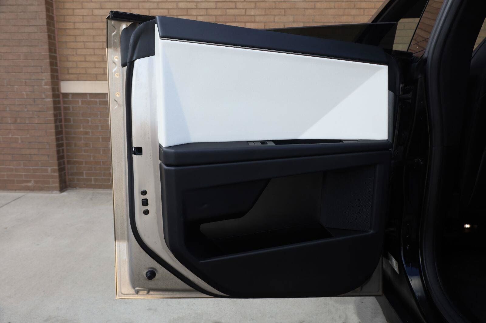 Used 2024 Tesla Cybertruck AWD Crew Cab image 21