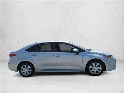 Used 2022 Toyota Corolla LE FWD image 4