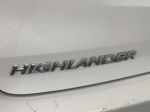 Used 2015 Toyota Highlander XLE AWD/4WD image 11