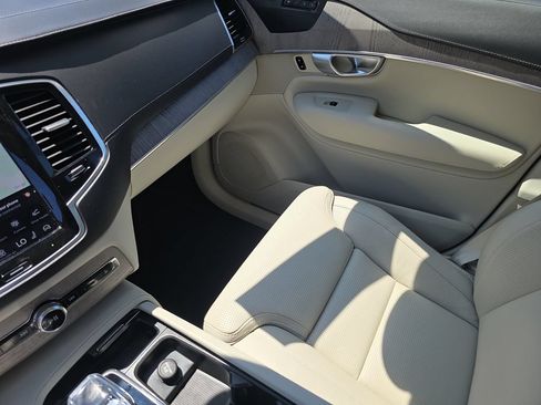 Certified 2024 Volvo XC90 B6 Ultimate AWD/4WD image 33