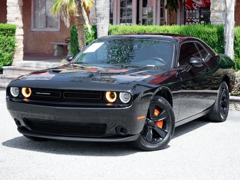 Used 2023 Dodge Challenger SXT RWD image 4