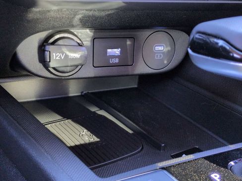 Certified 2025 Hyundai Elantra Limited image 33