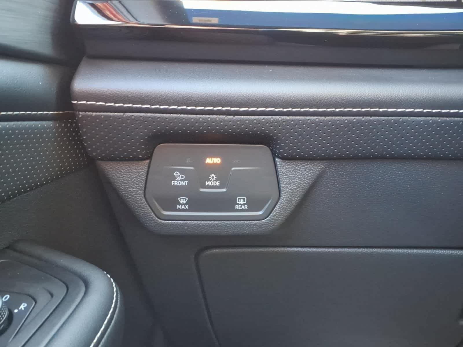 Used 2024 Volkswagen Atlas Cross Sport SE AWD/4WD image 26