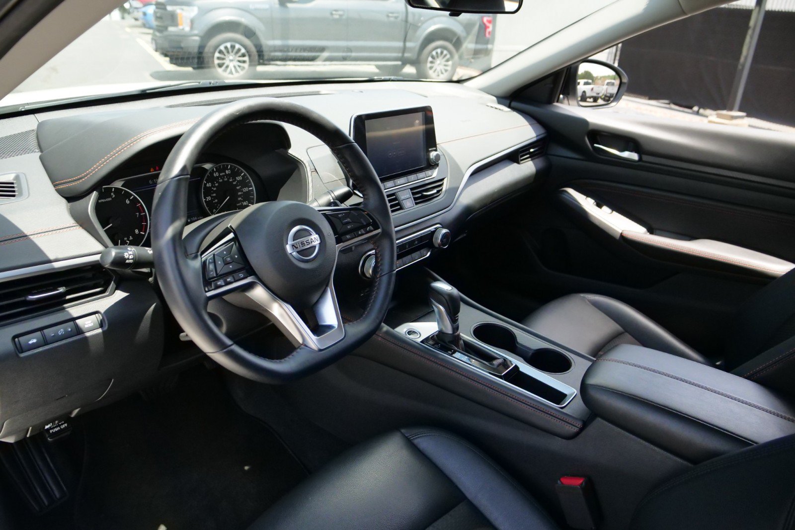 Used 2020 Nissan Altima 2.5 SR FWD image 2