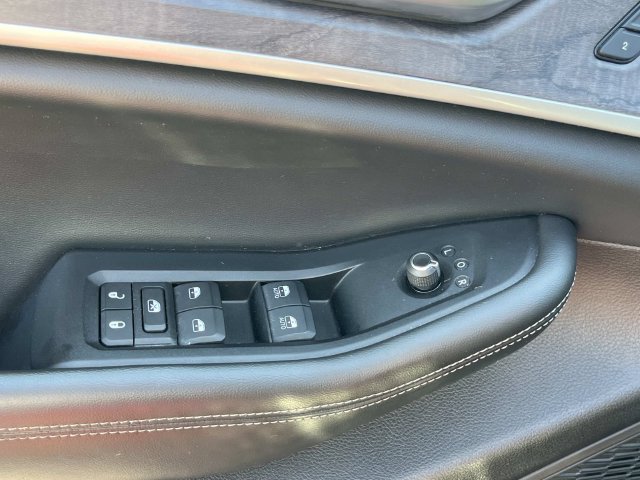 Used 2024 Jeep Grand Cherokee L Limited w/ Luxury Tech Group II AWD/4WD image 30