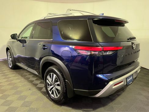 Certified 2023 Nissan Pathfinder SL w/ Black Appearance Package AWD/4WD image 5