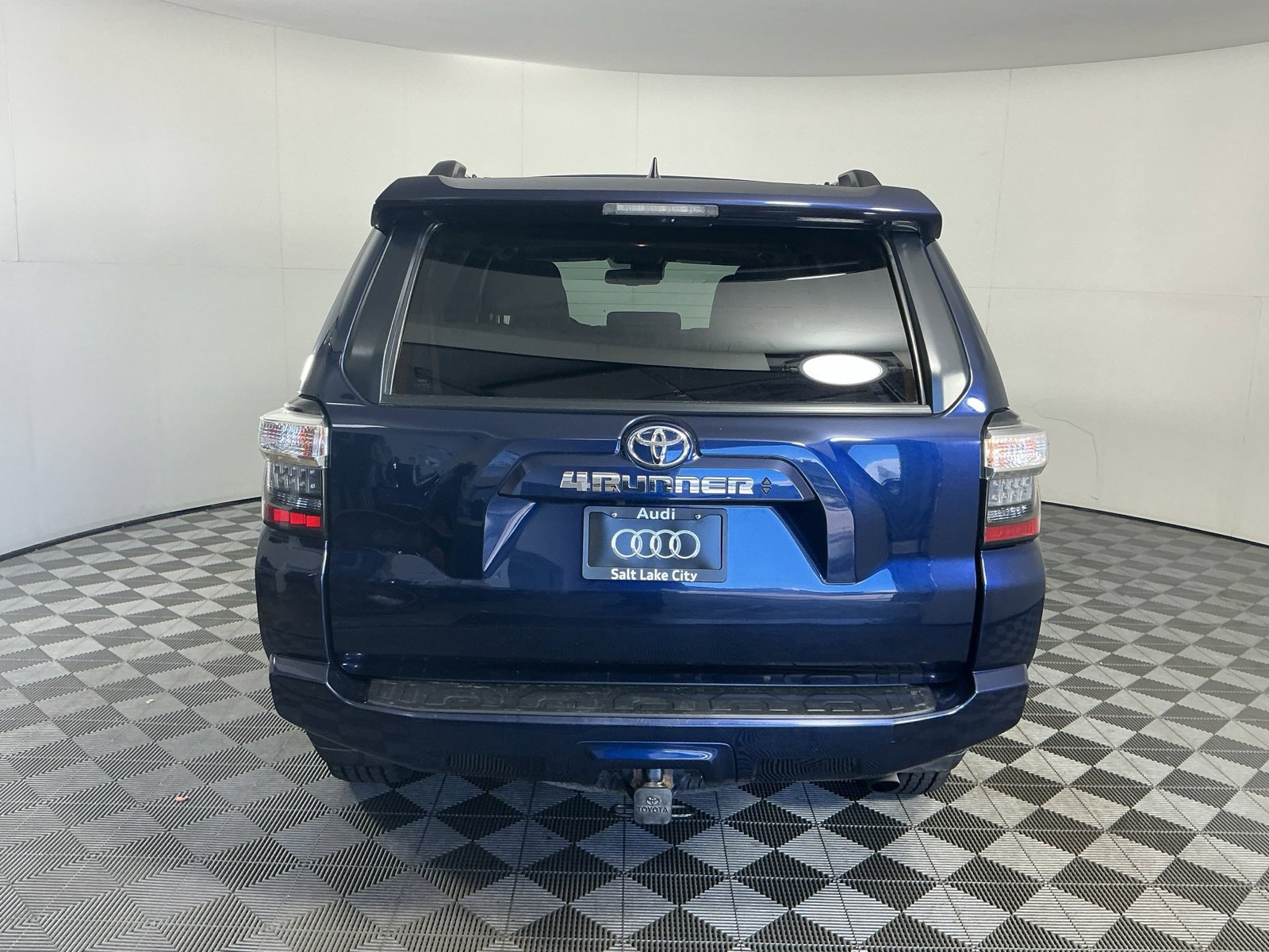 Used 2020 Toyota 4Runner SR5 Premium w/ Moonroof Package AWD/4WD image 8