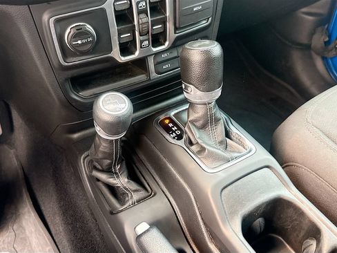 Used 2023 Jeep Wrangler Unlimited Sahara w/ LED Lighting Group AWD/4WD image 18