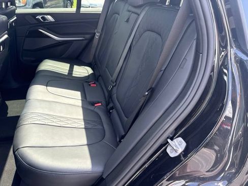 Used 2025 BMW X5 xDrive50e AWD/4WD image 11