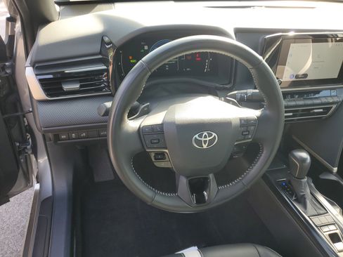 Used 2025 Toyota Camry SE FWD image 15