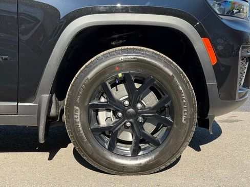 New 2026 Jeep Grand Cherokee L 4WD image 17