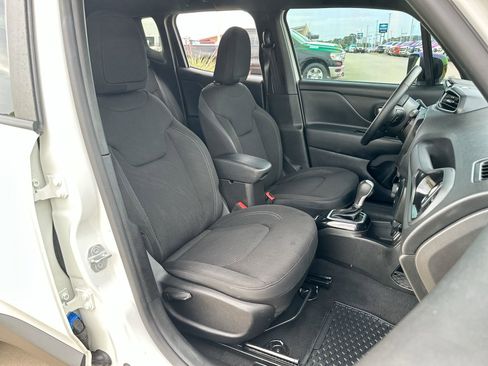 Used 2022 Jeep Renegade Altitude image 24