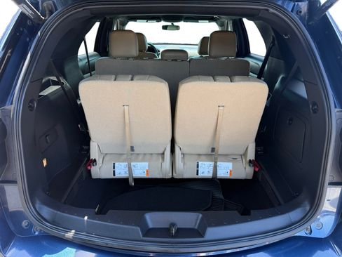 Used 2016 Ford Explorer XLT w/ Equipment Group 202A FWD image 17