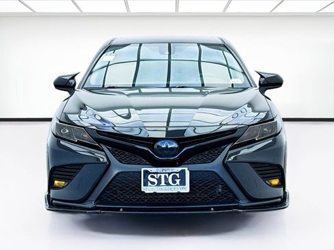 Used 2019 Toyota Camry SE FWD image 2
