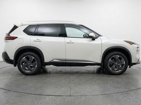 Used 2025 Nissan Rogue SV image 11