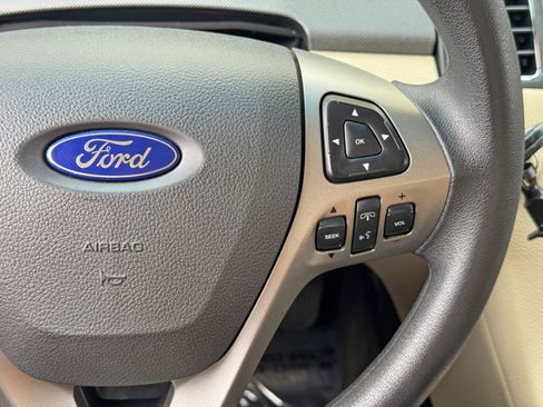 Used 2015 Ford Taurus SE FWD image 19