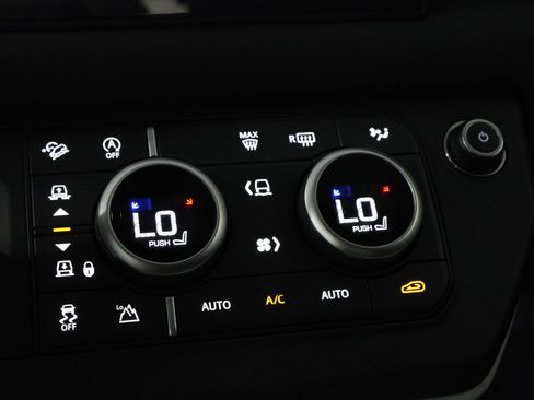 Used 2025 Land Rover Defender 110 S AWD/4WD image 29