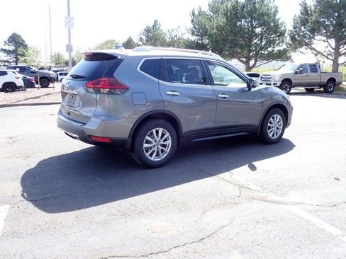 Used 2018 Nissan Rogue SV w/ Premium Package image 8