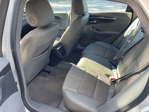 Used 2015 Chevrolet Impala LT image 9