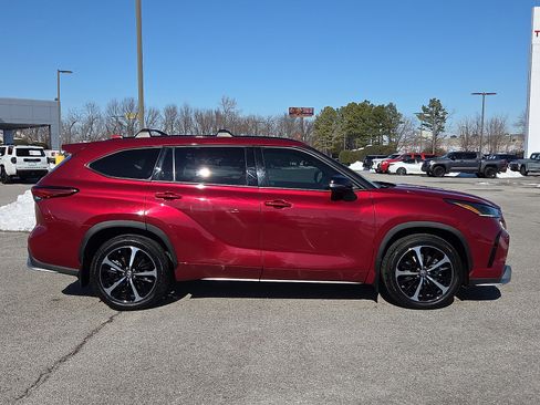 Used 2022 Toyota Highlander XSE image 6