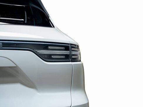 Used 2022 Porsche Cayenne S Platinum AWD/4WD image 12