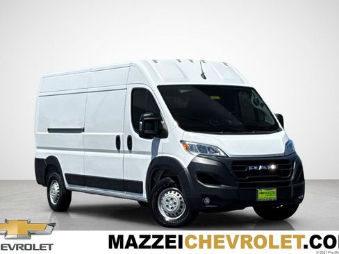 Used 2024 RAM ProMaster 2500 w/ Convenience Group FWD image 1