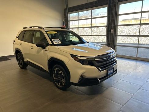 Used 2025 Subaru Forester Premium image 13