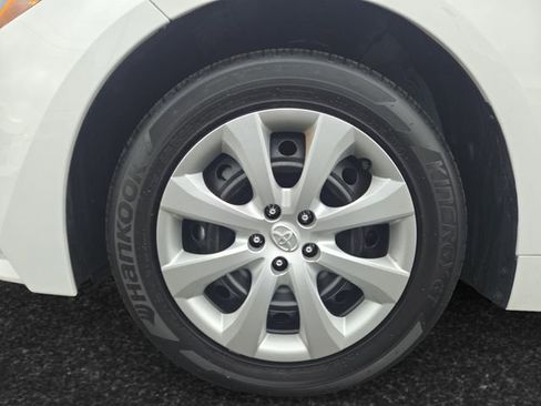 Used 2025 Toyota Corolla LE FWD image 4