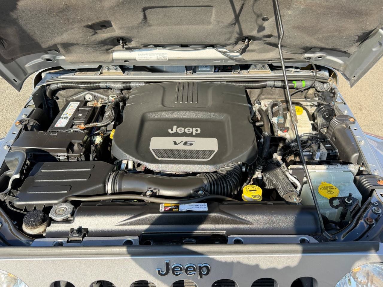 Used 2015 Jeep Wrangler Unlimited Sahara w/ Dual Top Group AWD/4WD image 66