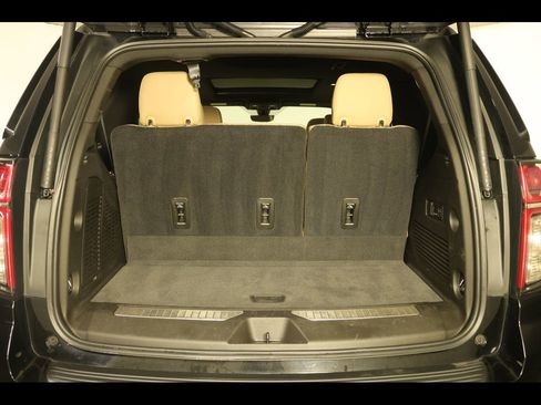 Used 2021 Chevrolet Tahoe Premier w/ Premium Package image 18