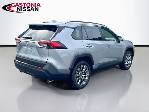 Used 2023 Toyota RAV4 XLE Premium FWD image 9
