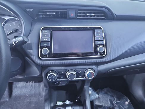 New 2025 Nissan Kicks Play S image 18