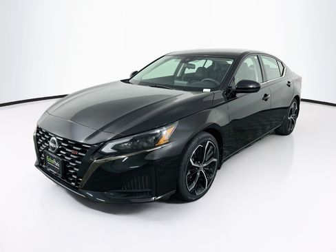 Used 2023 Nissan Altima 2.5 SR FWD image 3
