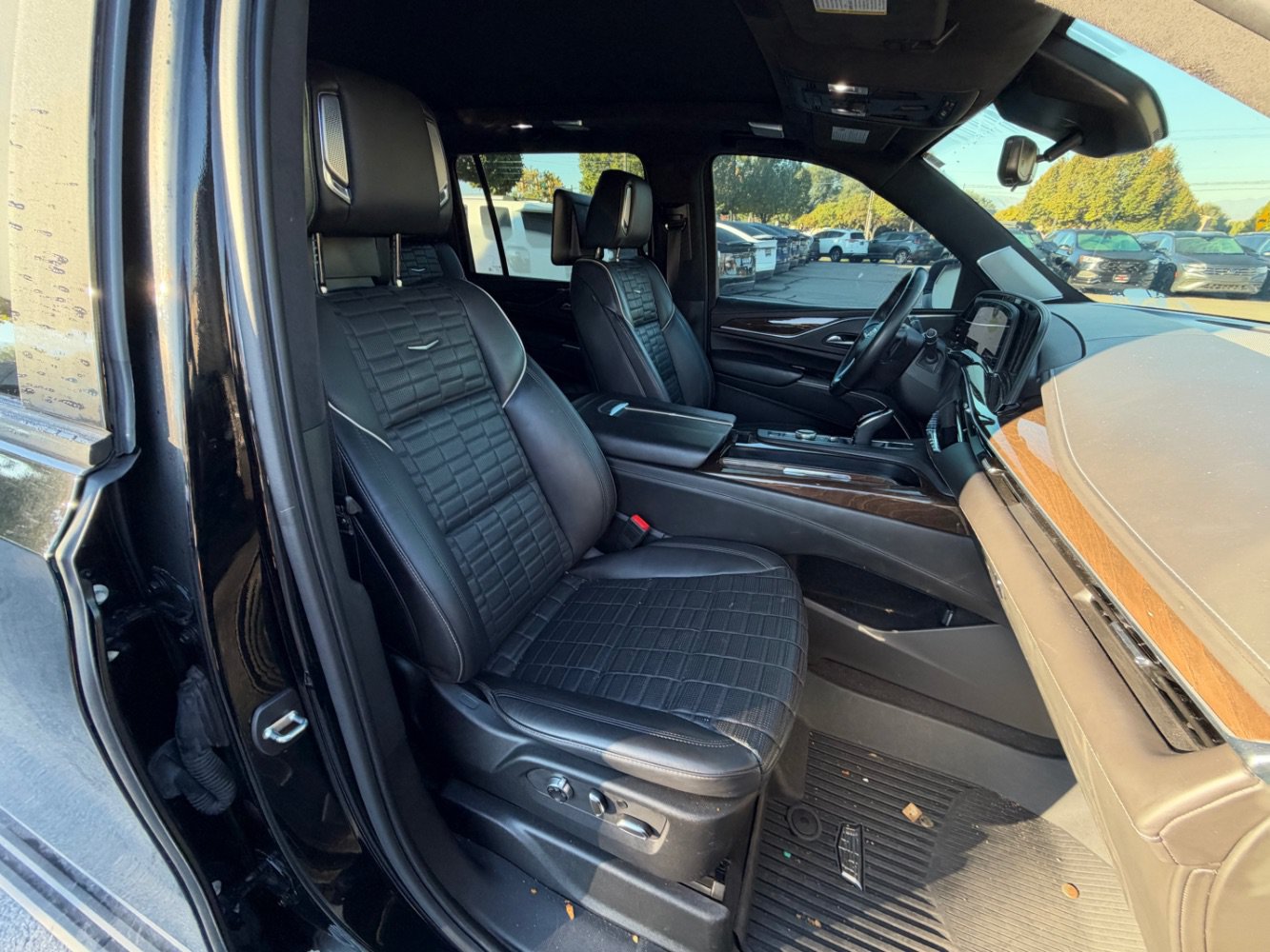 Used 2023 Cadillac Escalade ESV Sport Platinum w/ LPO, ONYX Package AWD/4WD image 10