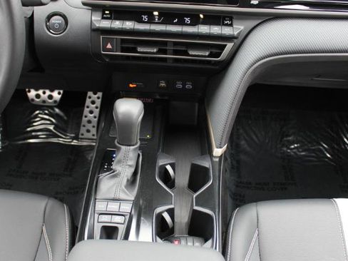 Used 2025 Toyota Camry SE image 20