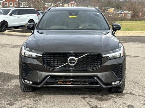 Used 2022 Volvo XC60 B5 R-Design w/ Advanced Package image 2