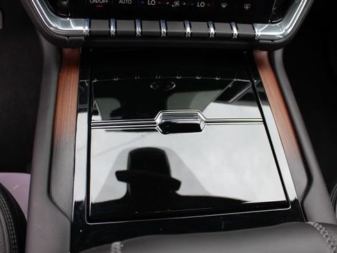 Used 2025 GMC Yukon Denali w/ Sun & Power Step Package image 32