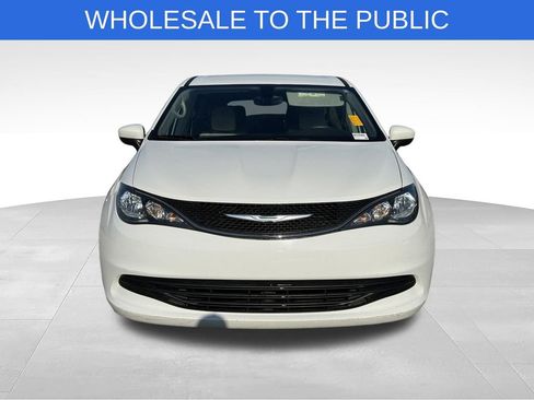 Used 2017 Chrysler Pacifica Touring w/ Tire & Wheel Group FWD image 22