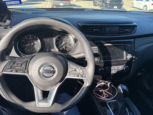 Used 2019 Nissan Rogue Sport S image 11
