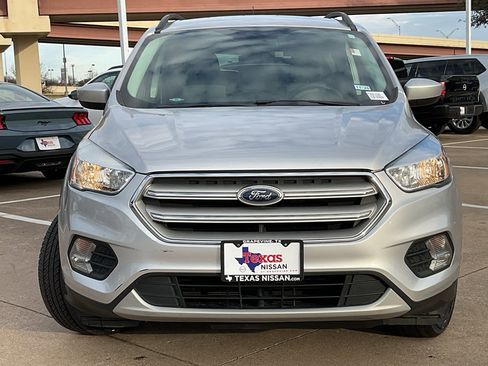 Used 2018 Ford Escape SE image 3