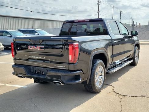 Used 2025 GMC Sierra 1500 Denali AWD/4WD image 3