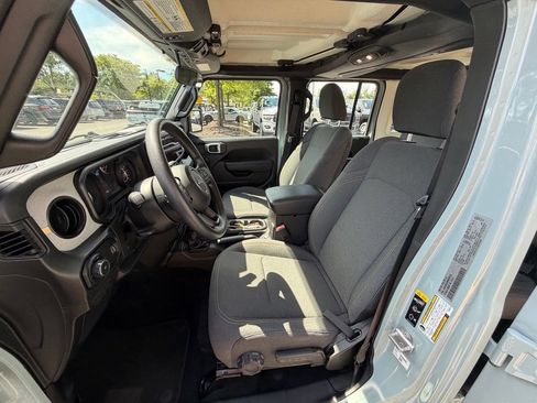 Used 2024 Jeep Wrangler Unlimited Sport AWD/4WD image 20