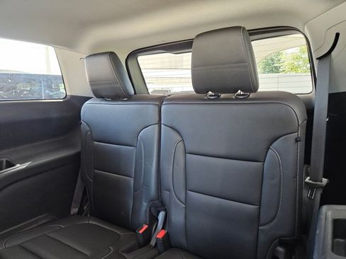 Used 2023 GMC Acadia SLT AWD/4WD image 16