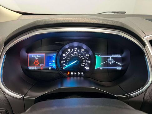 Used 2020 Ford Edge Titanium FWD image 28