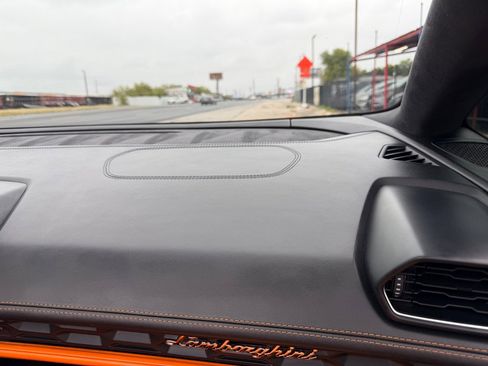 Used 2019 Lamborghini Huracan LP 580-2 image 2