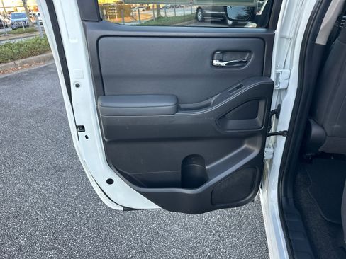 Used 2022 Nissan Frontier SV image 21