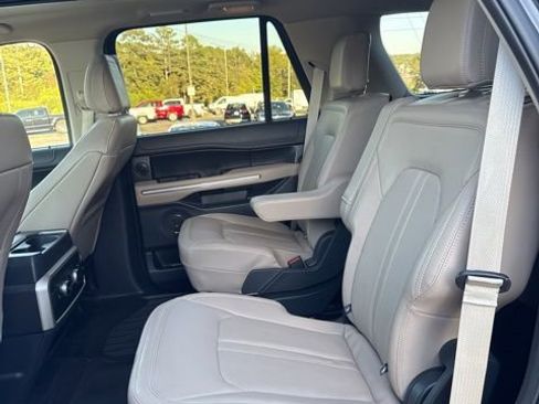 Used 2023 Ford Expedition Limited image 10