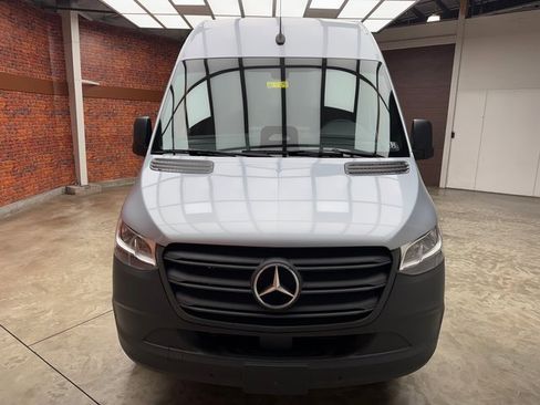 Used 2025 Mercedes-Benz Sprinter 2500 image 8