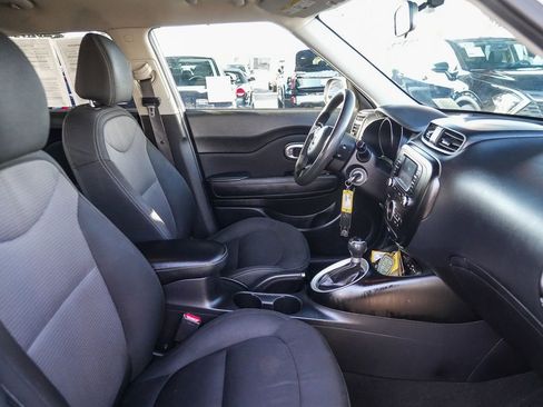 Used 2017 Kia Soul + FWD image 17