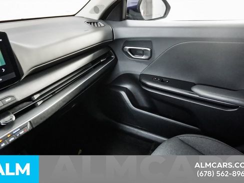 Used 2025 Kia K4 LXS image 40